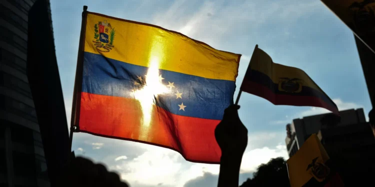 Venezuela acusa Trump de violar tratados ao impor tarifas ao seu petróleo