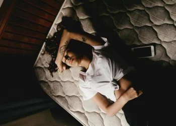 Durma rápido! Confira a técnica militar para relaxar o corpo e ter uma boa noite de sono