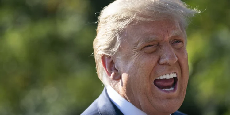 Bolsas mundiais caem com taxas de Trump e reação de China, Canadá e México