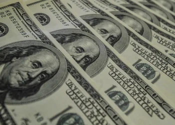 Dólar recua de olho em medidas da China para aquecer economia; Ibovespa sobe