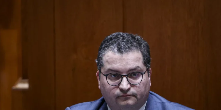 Moção de confiança “não se justifica” se moção de censura for rejeitada