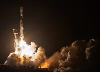 Mais um! SpaceX envia satélites espiões ao espaço e quebra novo recorde