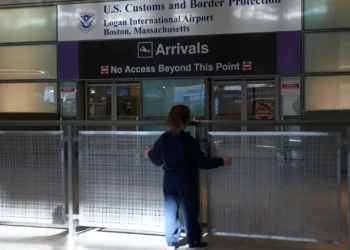 Mulher picada por escorpião ao recuperar malas no Aeroporto de Boston