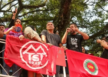 Boulos provoca Bolsonaro em ato esvaziado na Paulista contra o PL da Anistia