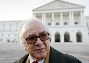 “Esta gente parasitou-me. Pensou que trabalhar comigo era uma garantia”