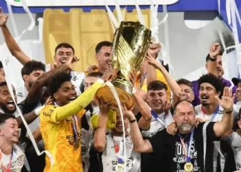 ‘Sempre quis dar certo com essa camisa’, diz Hugo, após ser herói do título do Corinthians 