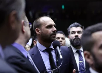 José Olímpio assume vaga de Eduardo Bolsonaro após afastamento ser oficializado