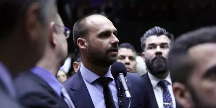 José Olímpio assume vaga de Eduardo Bolsonaro após afastamento ser oficializado