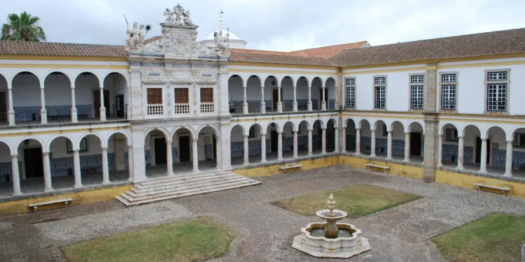 Univ. de Évora apoia São Tomé com mestrados em História e Património