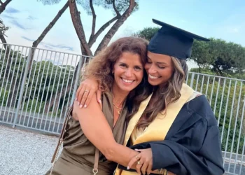 “Ensinou-me que a verdadeira força vem da coragem de ser quem somos”