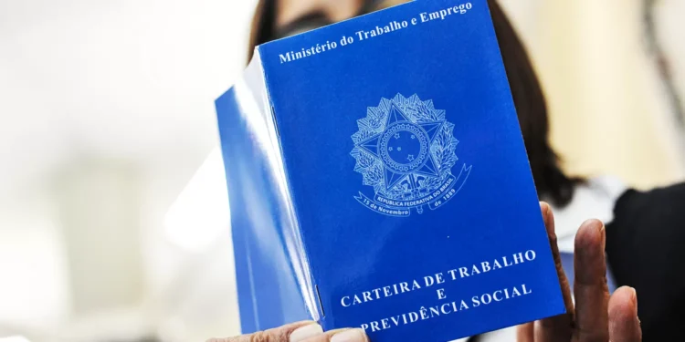 Consignado CLT: como funciona e as vantagens e riscos do Crédito do Trabalhador