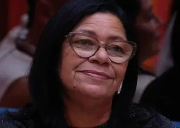 BBB 25: Delma garante R$ 90 mil e coloca toda a casa no ‘Tá com Nada’