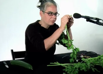 Grupo dá música mas ‘sem’ instrumentos: Eis a Orquestra de Vegetais