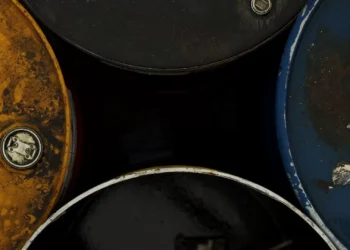 Washington não renova isenção de pagamento para petróleo russo