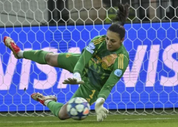 Guarda-redes do Bayern regressa à titularidade após diagnóstico de tumor