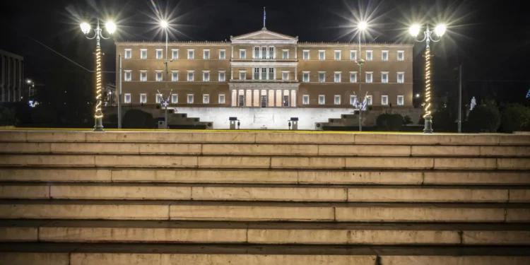 Parlamento rejeita moção de censura contra o governo na Grécia