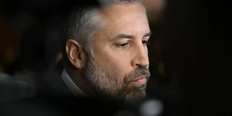 “Com seriedade, ninguém pode dizer que sou radical, é ridículo”