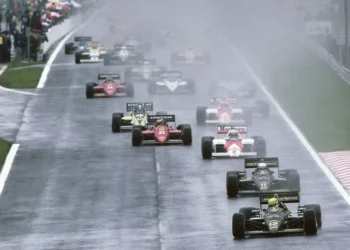 Lotus de Senna volta ao Estoril 40 anos depois