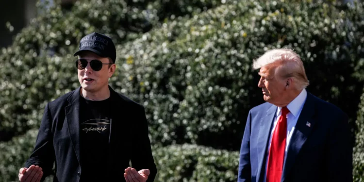 Musk recebe apoio de Trump e promete duplicar produção da Tesla