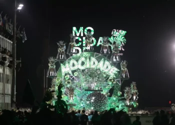 AO VIVO: Acompanhe o terceiro e último dia de desfiles do Grupo Especial das Escolas de Samba do Rio Janeiro