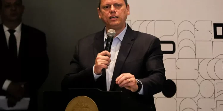 Tarcísio anuncia leilão do lote Paranapanema para julho, e do túnel Santos-Guarujá par agosto