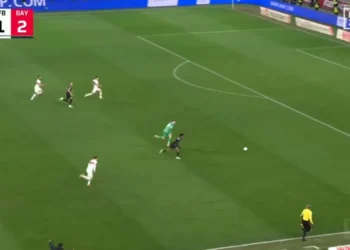 Onde é que ia o guarda-redes? Até Kompany festejou o golo antes do tempo