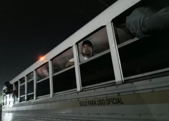 Panamá liberta dezenas de deportados dos EUA que estão em limbo jurídico