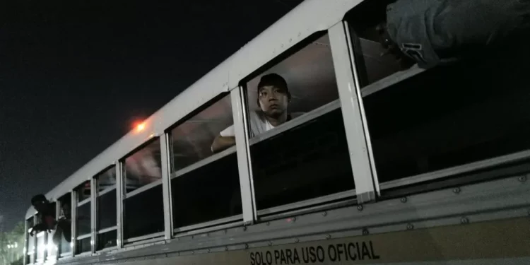 Panamá liberta dezenas de deportados dos EUA que estão em limbo jurídico