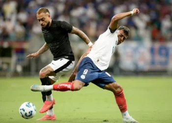 Corinthians arranca empate no fim contra o Bahia na estreia do Campeonato Brasileiro