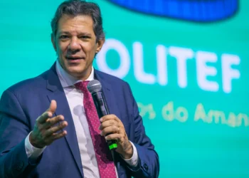 O que torna dívidas impagáveis são os juros, diz Haddad