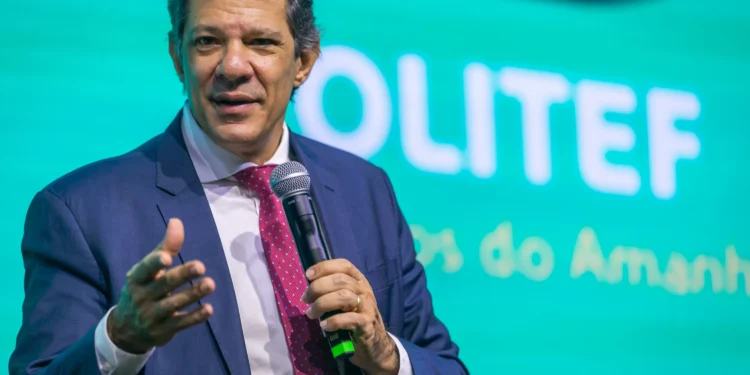 O que torna dívidas impagáveis são os juros, diz Haddad