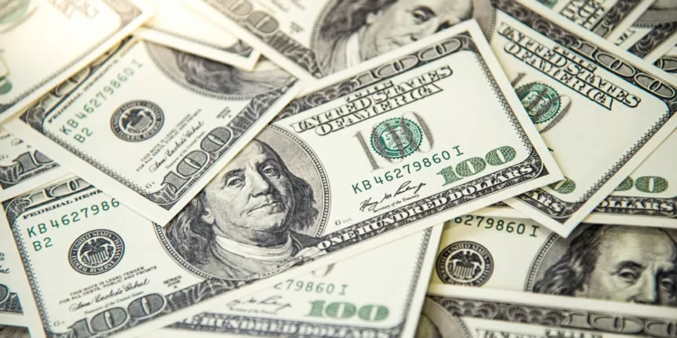 Dólar e Ibovespa têm sessão volátil com guerra comercial de Trump e inflação no Brasil