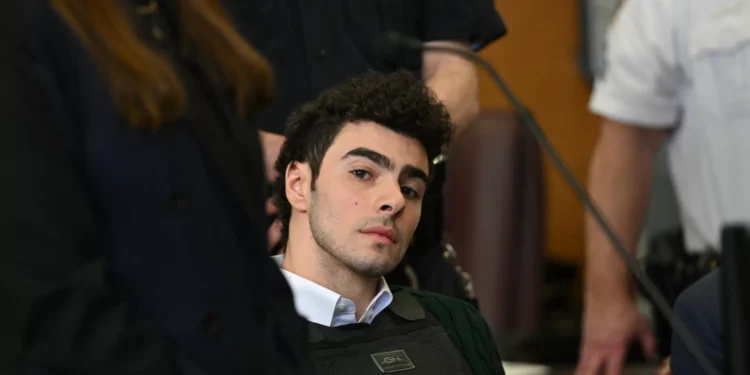 Defesa pede que Mangione tenha acesso a computador na prisão