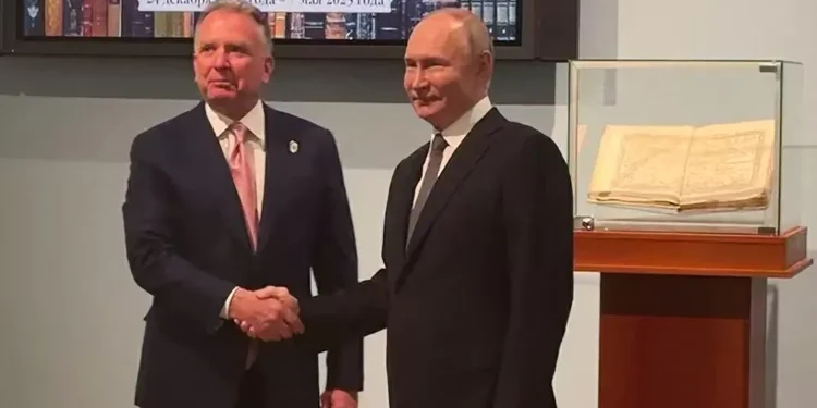 Trump pede que Rússia ‘se mexa’; enviado americano se reúne com Putin