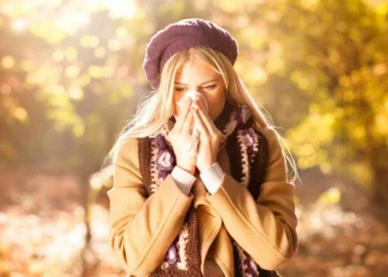 Por que algumas pessoas espirram quando olham para o sol?