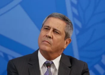 Defesa de Braga Netto usa vídeos exibidos por Moraes para recorrer de decisão que o tornou réu