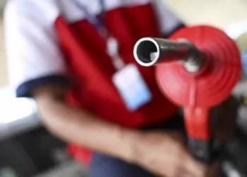 Defasagem do preço da gasolina está em 5%, diz Abicom; diesel fica em 4%
