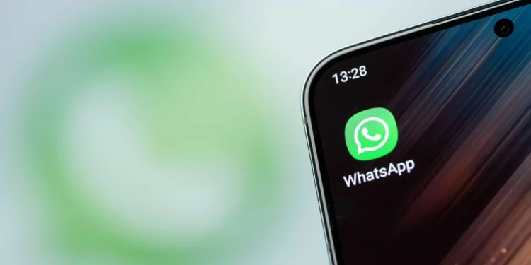 WhatsApp vai expandir reação a mensagens; entenda o que muda
