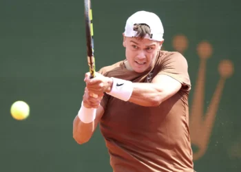 Tenista compra Porsche 911, mas não o pode conduzir tão cedo