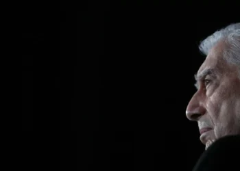 Nobel da Literatura Mario Vargas Llosa morre em Lima aos 89 anos