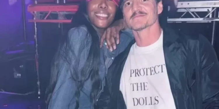 O real significado de camiseta ‘Protect the Dolls’, moda entre famosos
