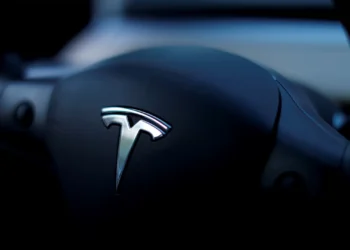Vendas da Tesla na UE caem 45% no 1.º trimestre