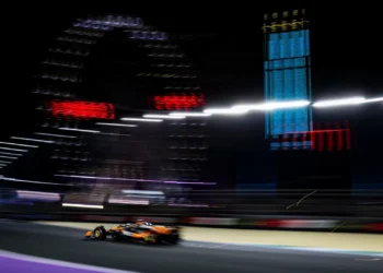 Oscar Piastri vence GP da Arábia Saudita e sobe à liderança na Fórmula 1