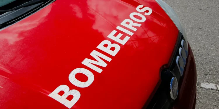 Ciclista em estado grave após colidir com carro. Condutor em fuga