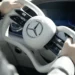 Mercedes terá direção ‘steer-by-wire’ e estreia novo volante em 2026