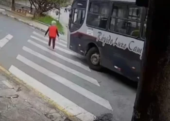 Idosa tem pernas amputadas após ser atropelada por ônibus em Cajamar