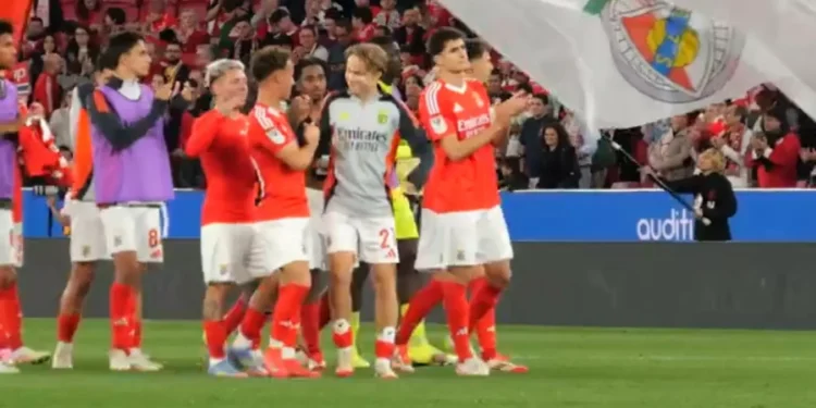 Benfica regressou ao Jamor e festejou assim com os adeptos