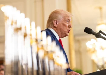 Trump ameaça impor mais tarifas e coloca um novo setor sob sua mira