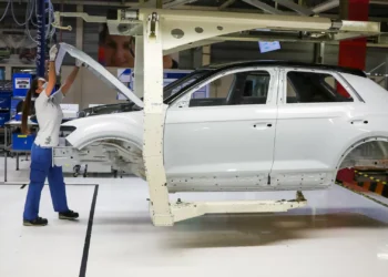 Produção automóvel nacional recua 15% até março para 81.246 veículos