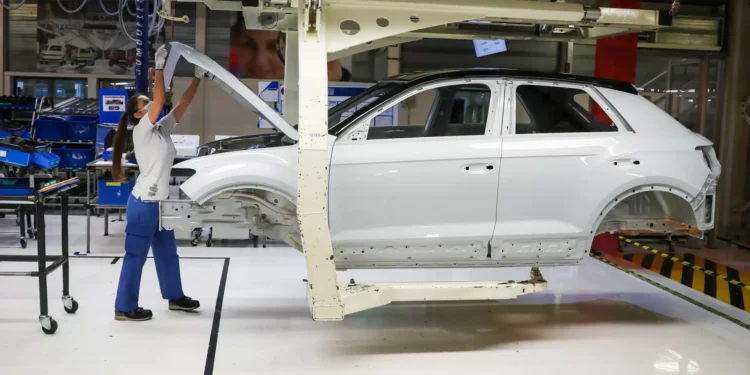 Produção automóvel nacional recua 15% até março para 81.246 veículos